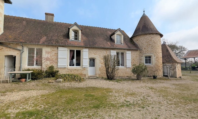 Scoury Cottage | Comfortable Nature Retreat in Arpheuilles with Parking