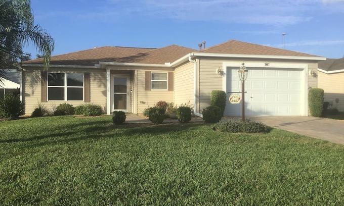 Lynnhaven House | 3-bedroom house in charming The Villages with WiFi, AC