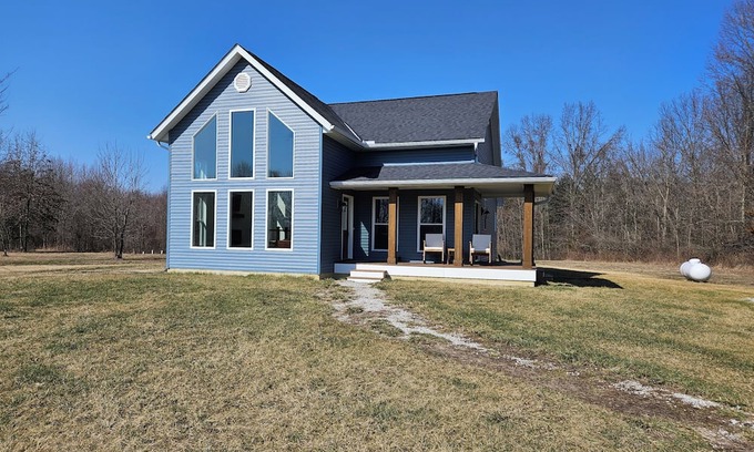 Kilbourne Other | Charming 2-bedroom secluded house in Sunbury with WiFi, AC 7 acres