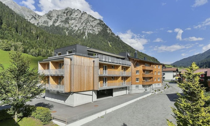 Klosterle Apartment | Flat in Arlberg near Ski Slopes & Sauna