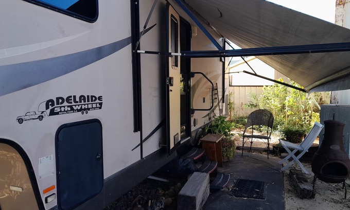 Tatiara House | Caravan large kitchen shower toilet fridge airconditioned washing machine