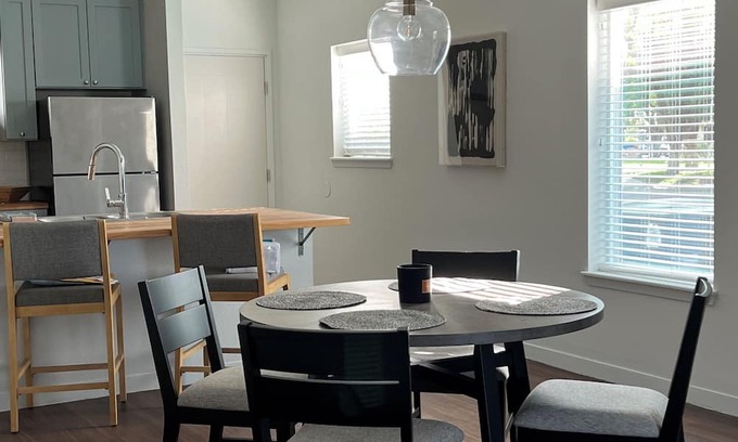 Brownsville House | Duplex w/Lake View, near Space X, Beautiful!