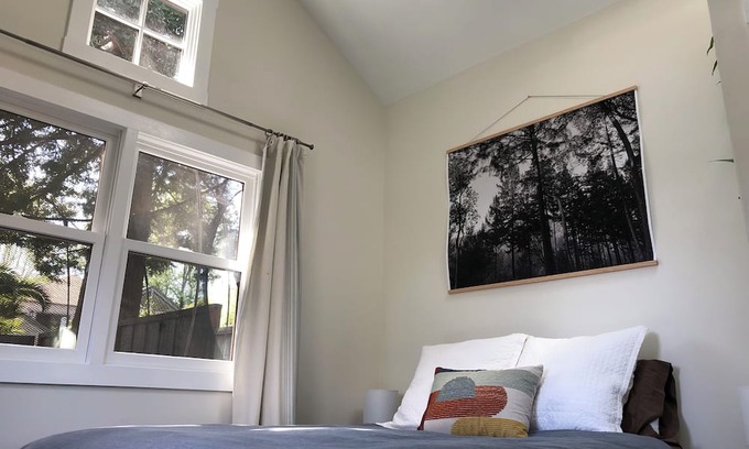 West Alameda Cottage | Cozy Redwood Cottage by the Bay