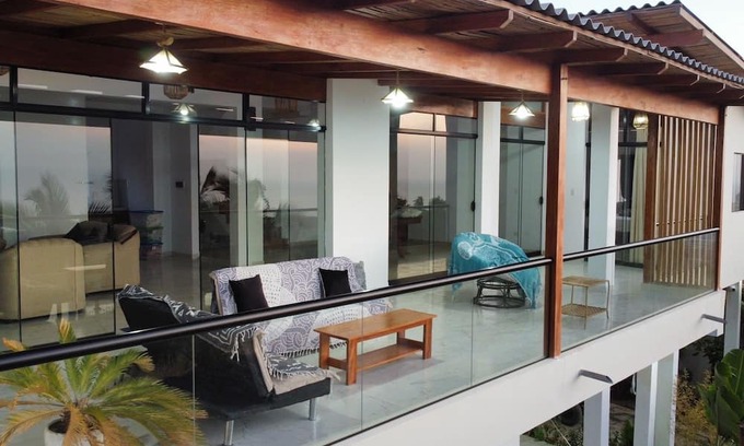 Punta Veleros House | Lovely 5-bedroom house in Organos for your perfect beach getaway