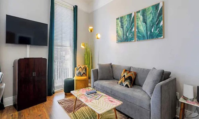 Faubourg Livaudais Apartment | Beautiful Balcony Condo!