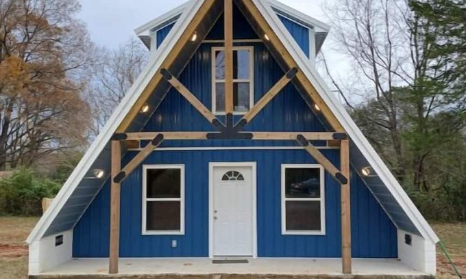 Clarksville House | Cedar Grove Rental A-frame