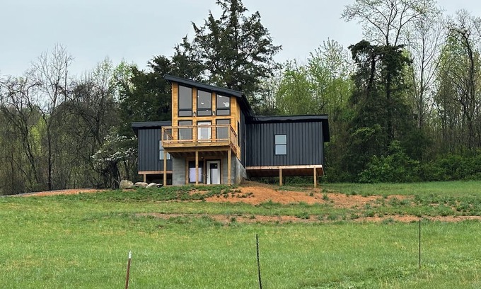 Newport House | Charming 3-bedroom sheik contemporary house in lovely Newport/Smokies