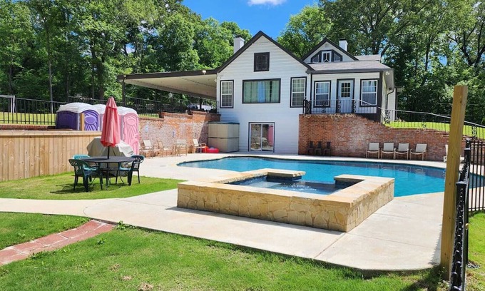 Raleigh House | Exclusive & Privacy 10-Bedroom Estate Compound with Pool and Hot Tub