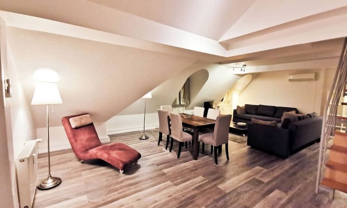 Bergheim Apartment | city centre | netflix | duplex