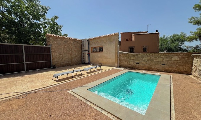 Vilanova de Meia House | Cal Gabarró - House for 12 people with swimming pool, WiFi, AC and BBQ