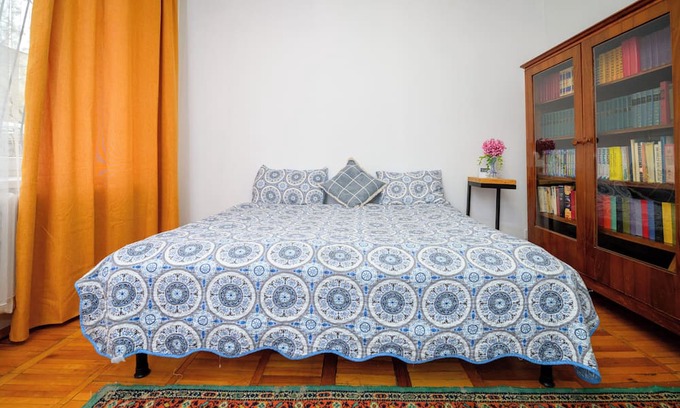 Almaty Apartment | Spacious 3-bedroom apartment in lovely Almaty with WiFi