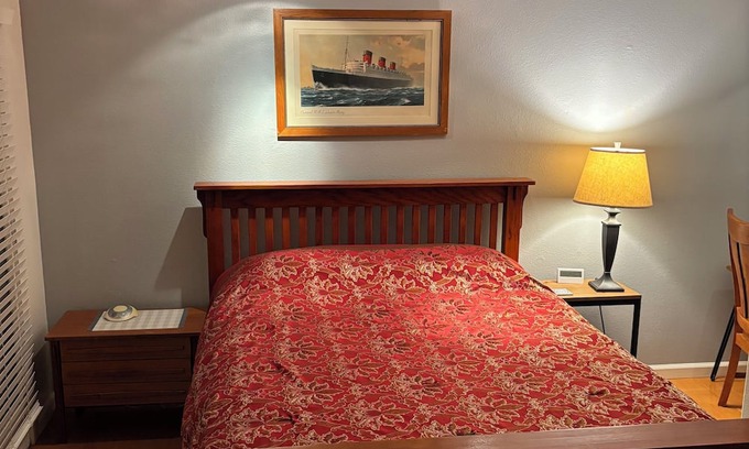 Chatsworth House | Private Studio with Front Door Parking in rustic neighborhood.