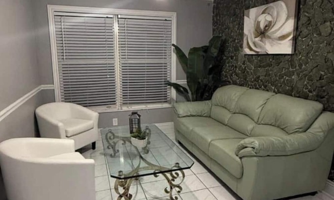 Margate Apartment | 1-bedroom apartment in welcoming Margate our charming private suite apartment