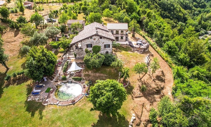 Pontremoli Other | Charming 4-bedroom farmhouse in enchanting Tuscany close to mountains and sea.