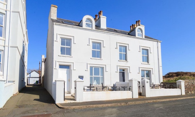 Port Erin Cottage | Spaldrick View Cottage - a holiday cottage that sleeps 6 guests in 4 bedrooms