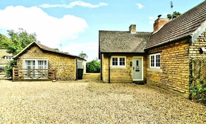 Castle Bytham Apartment | Liddesdale Guest House Rutland