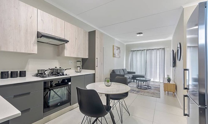 Greater Johannesburg Metropolitan Area Apartment | Urban Luxe Retreat-93 on New