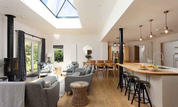 Acomb House | Stunningly Spacious Farm House + Annexe - 7 Beds