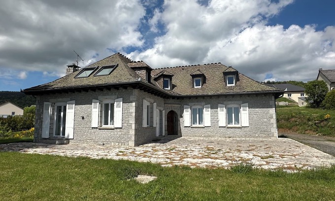 Chastel-Nouvel Villa | Quiet 150m2 vacation home