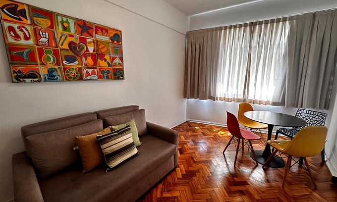 Santa Teresa RV Rental | Spacious apartment in Lapa with views of the Arcos with parking space/well located