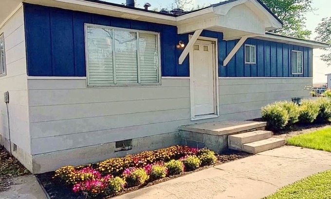 Blytheville House | Clean & Cozy 3-bedroom house in great neighborhood of Blytheville with AC, WiFi