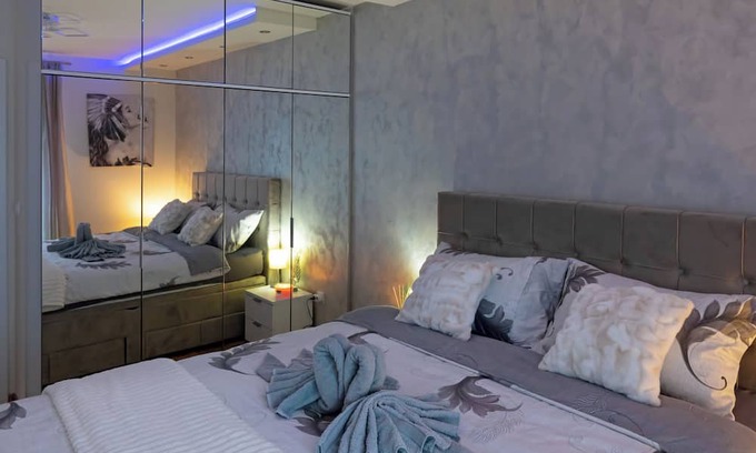 Novi Sad Apartment | ENNA - Cozy 1-bedroom apartment with PRIVATE PARKING