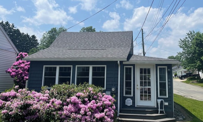 Edinboro Cottage | Quaint Lakeside Cottage in Edinboro just steps from the lake!