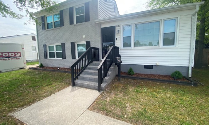Newport News House | Empty 4-bedroom house ready to rent