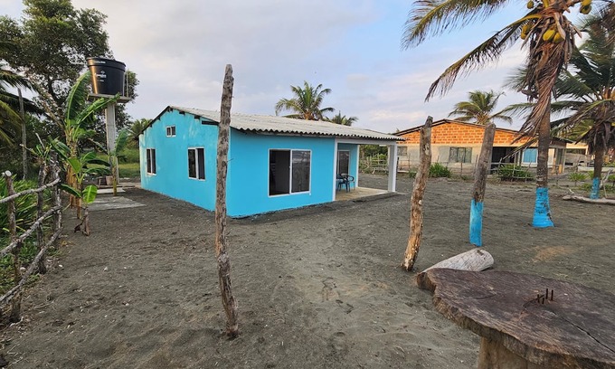 San Bernardo del Viento House | "Mi Terruño" Where Time Slows and the Sea Speaks 2 bedroom bungalow on the beach