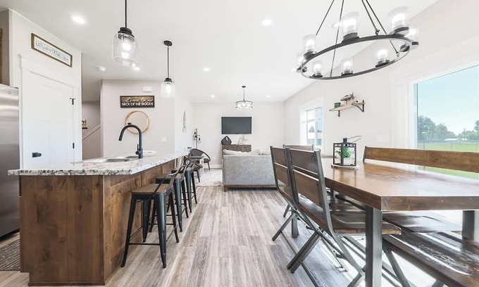 Ashton House | Yellowstone Gateway Retreat