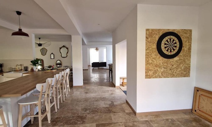 Molesme House | Group home in Burgundy: L'Antre Amis - Spacious accommodation for family and friends
