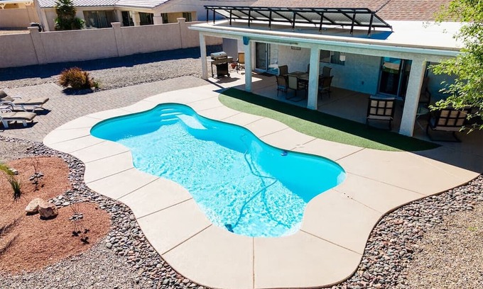 Lake Havasu City House | 3 Bed 3 Bath Havasu Pool Home Circular Driveway