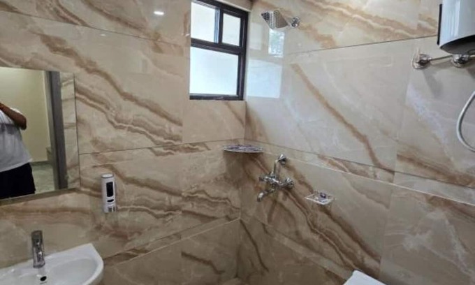 Agra House | Zipcode Stay : Deluxe Queen Roomn