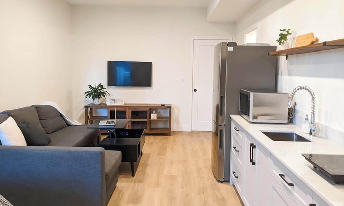 Coquitlam House | Beautiful New 1-Bedroom Ranch Park Retreat
