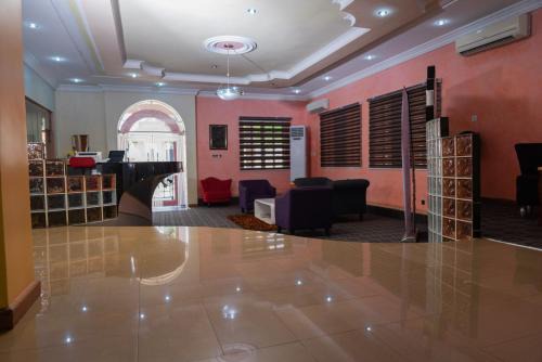 Ibadan Hotel | La Maison Hotel and Suites Iyaganku GRA Ibadan