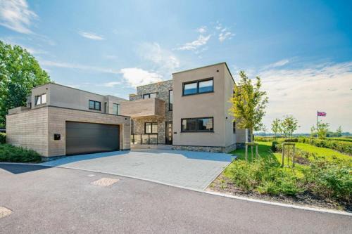 Hayling Island Villa | Yachthaven - Luxury Coastal Living