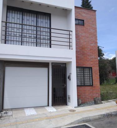 Retiro House | Casa de lujo En la Ceja, con parqueadero y BBQ