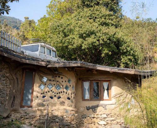Naina Range Bed & Breakfast | Hidden Earthen Home With An SUV Car As Entrance
