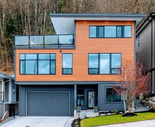 Promontory Villa | Scenic View Home by Cultus Lake