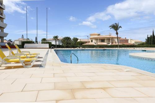 Gale Apartment | Apartamento Palmeira Gale - Beach - Pool - BY BEDZY
